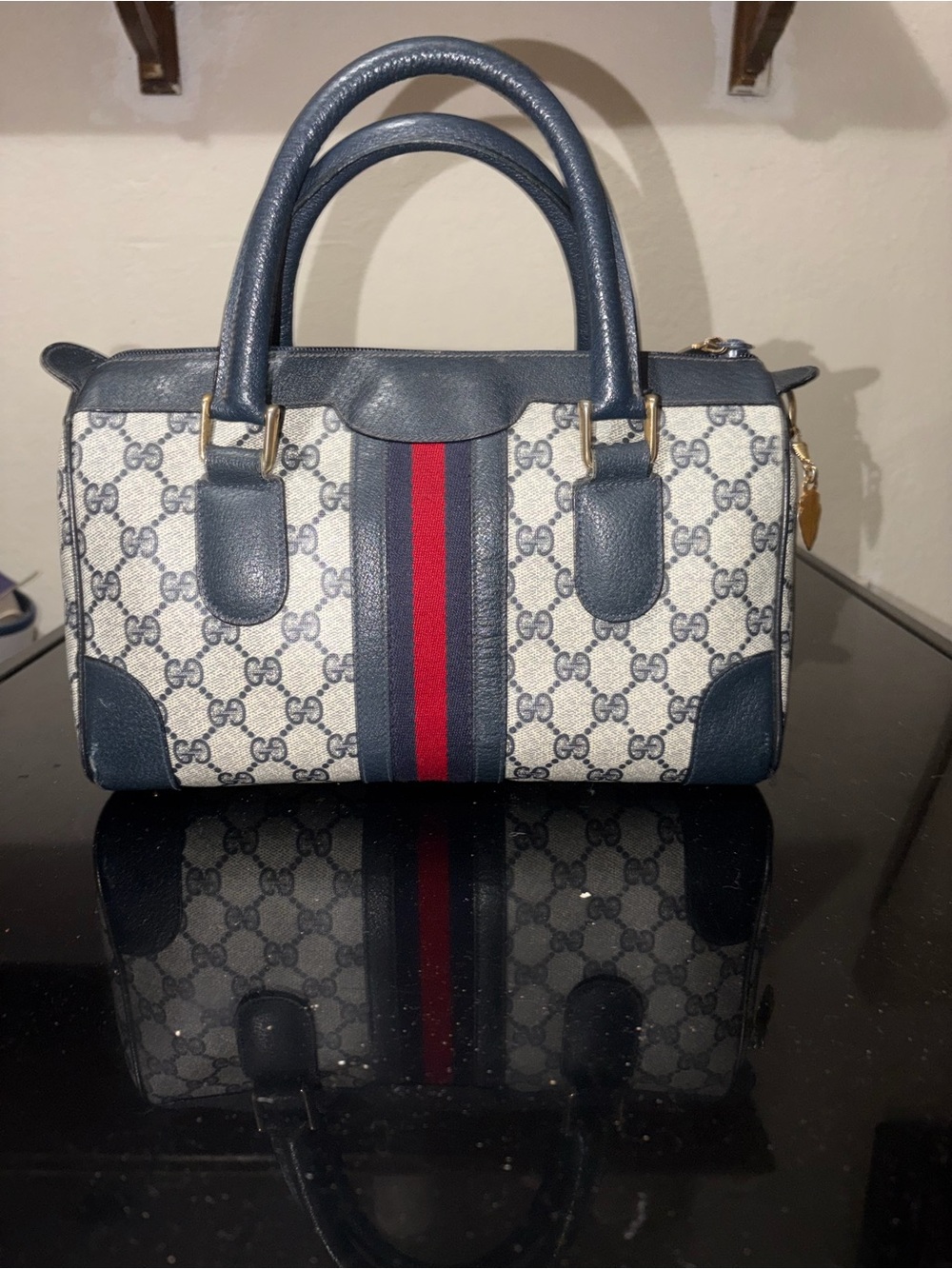 Authentic vintage Gucci Boston bag from the late 70s / early 80s.